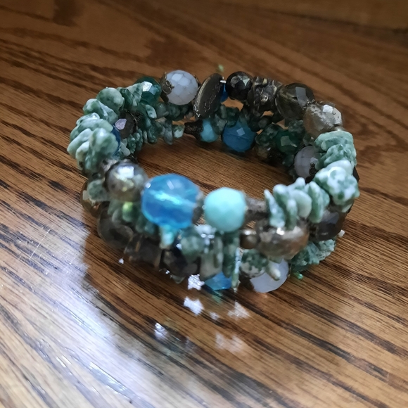 Gorgeous beaded accordion bracelet - Picture 2 of 4